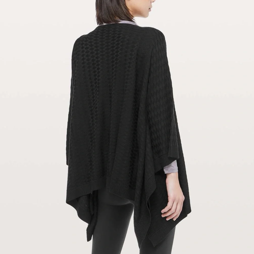 Lululemon Divinity Poncho Scarf Woven, Black, One Size. Chic Workout Coverup